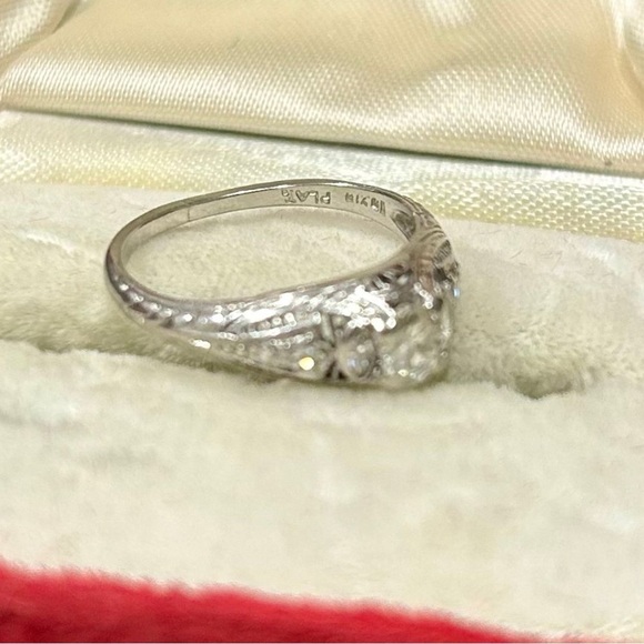 Intricate Diamond Ring 3.4g Platinum - Picture 3 of 6